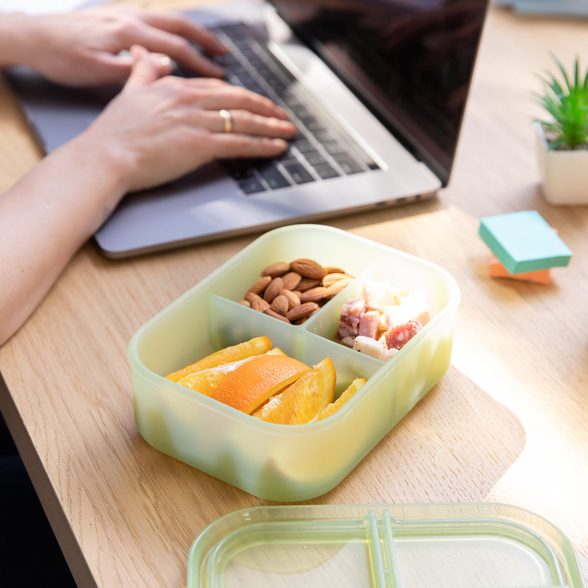 Bumkins Recommended | Silicone Bento Box 3 Section 2 Pack: Aqua Jelly