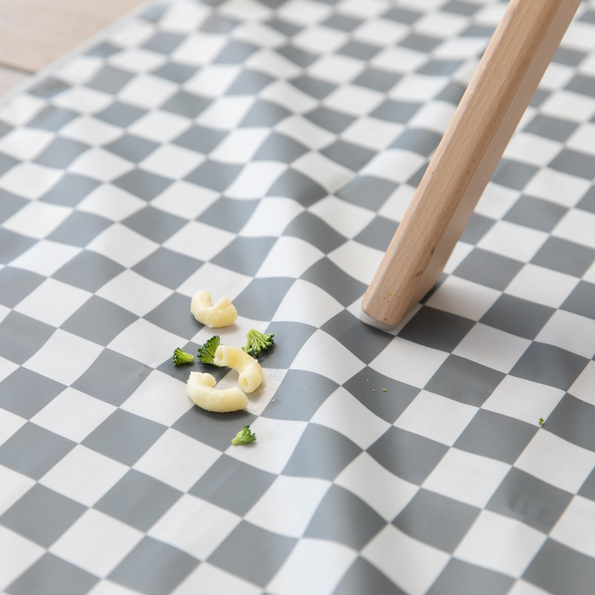 Bumkins Quality | Splat Mat: Charcoal Check
